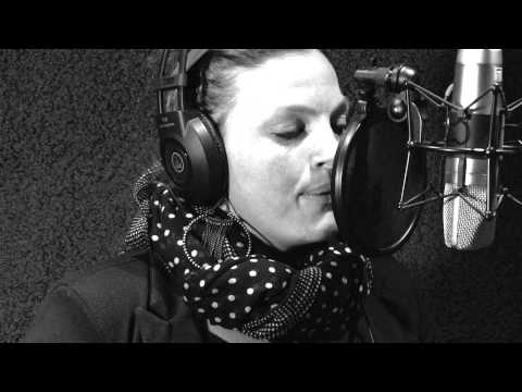 Silvia Mena  ( De Pedacitos de ti )