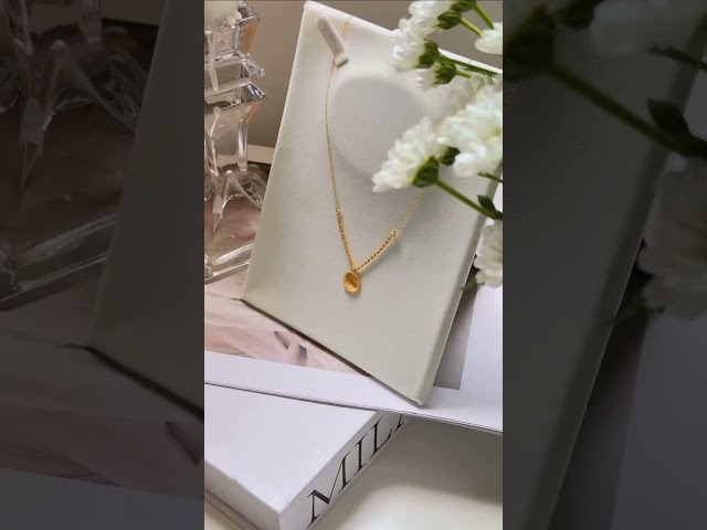 عقد نصف القمر المبروم عيار 21