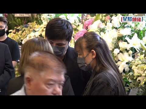 施明設靈丨李家鼎再暴瘦 與兒子李泳豪 Agnes到場  新抱被拒門外鞠躬送別奶奶 獲施明表妹黃宇詩親自護送離場 