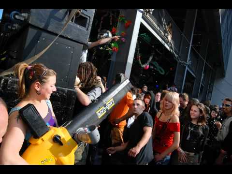 Mr. Gasmask - Lick The Spoon [Radioactive Decay (00121 Records)]