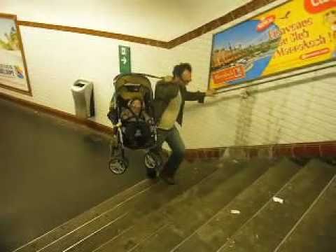 comment monter escalator avec poussette