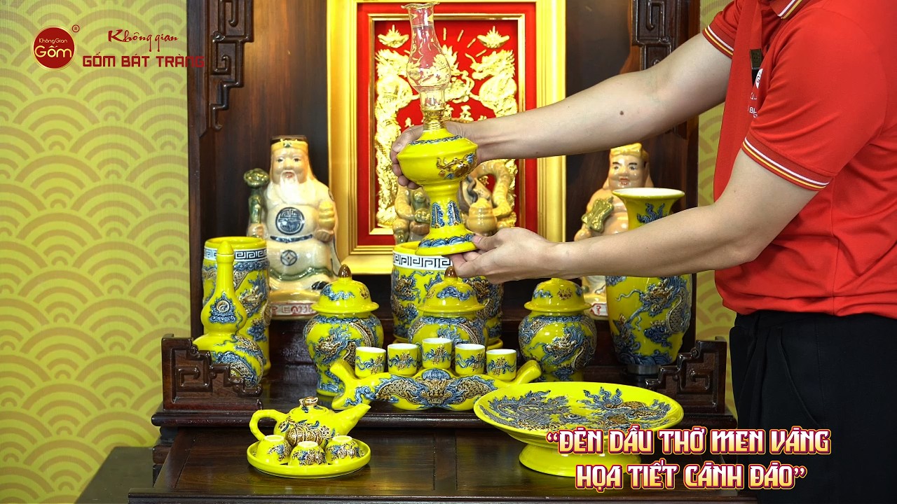 Đèn Dầu Thờ Men Vàng Họa Tiết Cành Đào