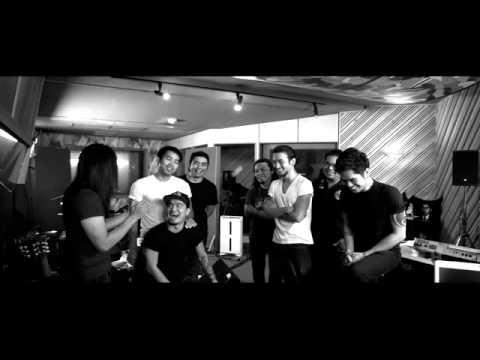 ความรักทำให้คนตาบอด นั่งเล่น