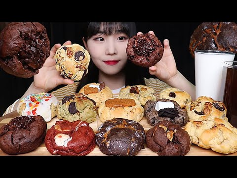 , title : '꾸덕한 르뱅쿠키 먹방🍪더블초코 오레오 말차 초코칩 스모어 레드벨벳 로투스 얼그레이! 플로라 쿠키 13종류 Various Levain Chocolate Cookies MUKBANG'