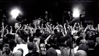 CMX vieraanaan Herra Ylppö - Palvelemaan konetta @ Karmarock 2011