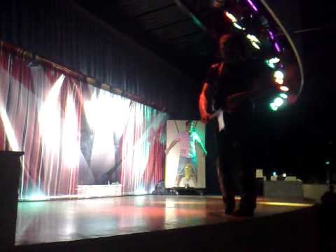 HINESTROSA: DAVID Y LOS CUCHILLOS