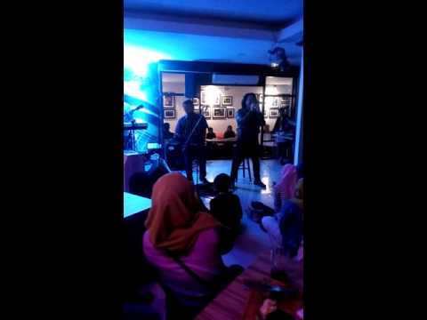 Ronnie Hussein (duet with Iman) - Pasti Sempurna - NYE 2016 Monrods Kulim