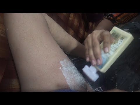 Full growth leg waxing at parlour 