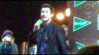 David Civera Firma en Valencia del disco Podemos elegir (cantando Tu para mi)28-11-2009