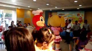 Jollibee...bibo! Si Hetty low bat....(bday ni Reese)