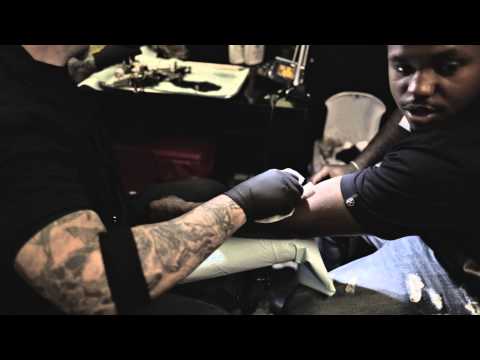 Doughboy Roc Visits The Tattoo Shop For Some New Ink | Shot By @JerryPHD