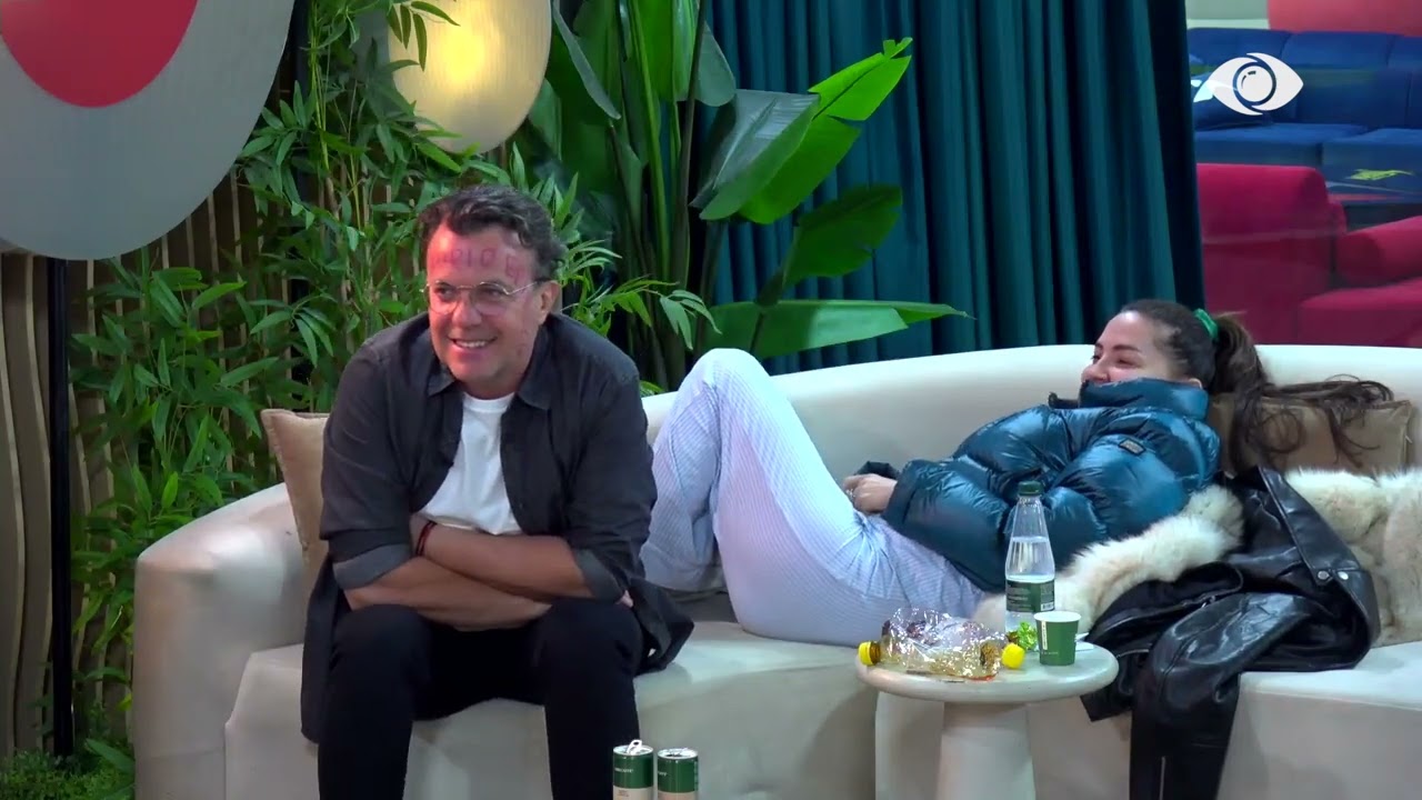 Vazhdon loja, Laerti tenton të gjejë fjalën që është shkruar për të