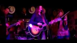 Lexie Green & The Indigo Blue - 'Mistaken' LIVE @Joules Yard