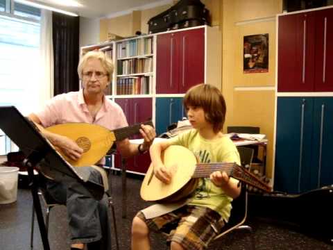 Leo Strelle plays lute. Anonym - La Rossignol