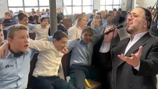 ליפה שמלצר, שירה ובידור בתוכנית מוזיקה מיוחדת בחדר באר ישעי