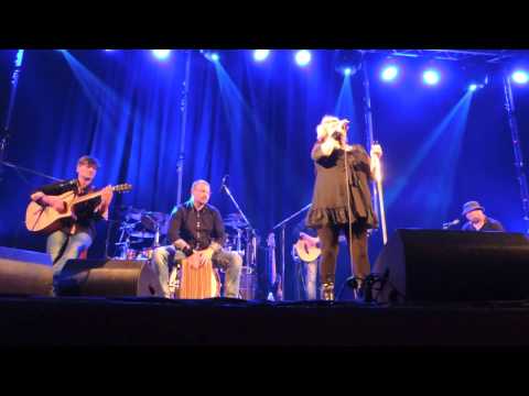 Věra Špinarová - Lži a hraj - Olomouc 5.10.2016