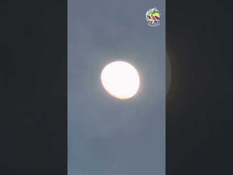 La luna desde atrio de nuestra Parroquia San Antonio de Padua Tarqui Huila Colombia