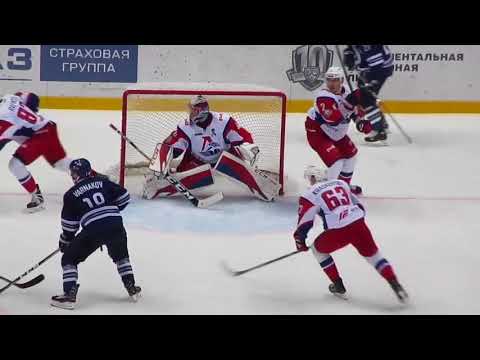 Alexander Sudnitsin in action during the Dynamo Lokomotiv hockey game 4 October 2017