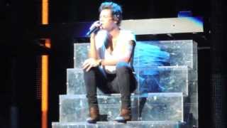 One Direction - Over Again (Harry Styles does sign language!)