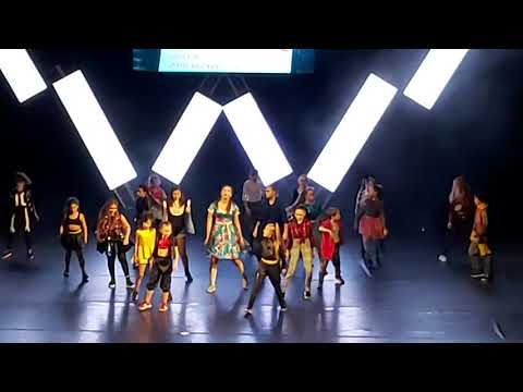 Spectacolul Black & White, dansul Nebunilor dupa Ciocolata