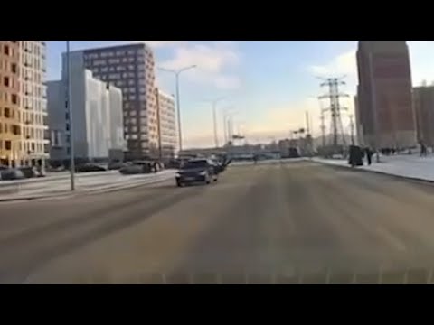 Школьник бросился под машину. Real Video