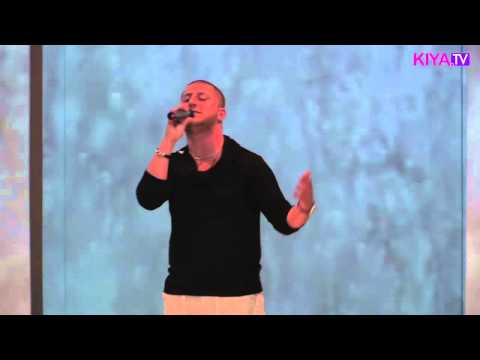 Isabell de Hillerin FS 2013: Eclectic Line Fashion Show mit moldawischer Stickerei