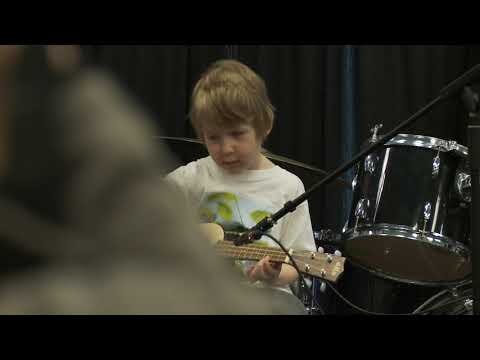 Sasha (Alexander) Ponomarev - "Pokemon Theme" (Ukulele Cover)