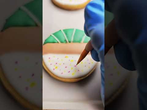 Gel colors and painting instead of piping designs!#TinderboxBakery #bakinghacks #cookiefyp #valenti