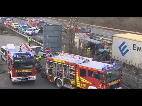 A40 zwischen Grenze und Straelen, schwerer Unfall