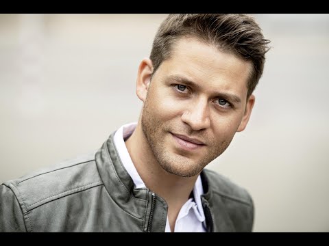 TOM  MATHIS in der TV Musiktruhe-Studio Bremerhaven "Parlez vous francais"