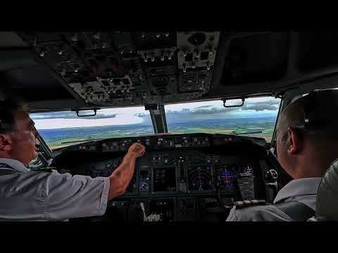 Pilot Cockpit View during Landing at Paris CDG airport - Tunderstorm - Boeing 737 800
