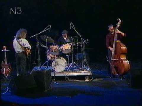 Jazzfest Berlin 1990 - (III) - Pat Metheny Trio - Dave Holland (b) - Roy Haynes (dr) deel 1.avi