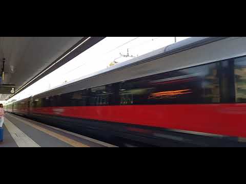 Transito Frecciarossa 8819 Milano C.le-Bari C.le alla stazione di Riccione