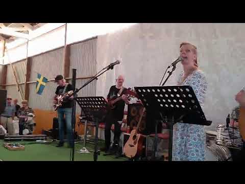 Lindbergarna i Salomonssons Maskinhall Gamla Hjälmseryd - Midsommarmöten
