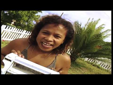 Nancy  de l'ile Maurice chante " Maziné"