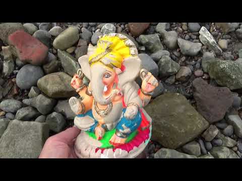 A Big Handful of Muddy History - Mudlarking the River Thames with Nicola White