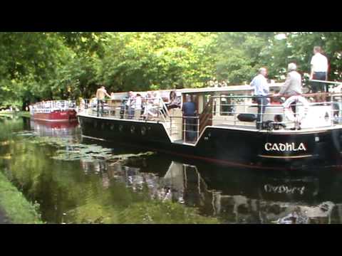 Barge MV Cadhla passes MvV Riasc La Peniche Grand Canal
