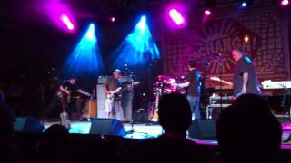 Los Lobos - Mas Y Mas (Live @ Pachanga Latino Music Festival 2013, Fiesta Gardens, Austin, TX) Los Lobos - Mas Y Mas (Live @ Pachanga Latino Music Festival 2013, Fiesta Gardens, Austin, TX)