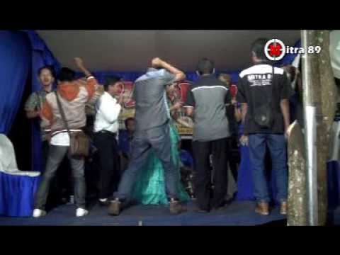 ayam putih Yati Asmara