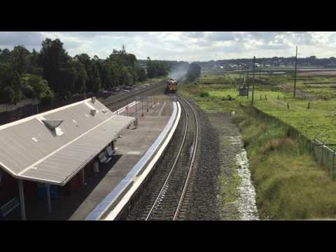 8109-DL42 up PN grain at Beresfield 30-4-2017
