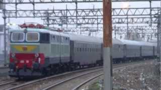 preview picture of video 'MERCATINI DI NATALE TRENTO, TRENO STORICO E656.001 ED E646.085 TRENO AZZURRO - MILANO LAMBRATE'