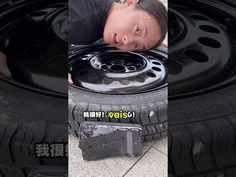 Une coque de téléphone en pneu, tu peux même la faire rouler partout !