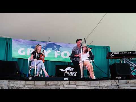 Donnell Leahy and Mary Francis trick fiddlin