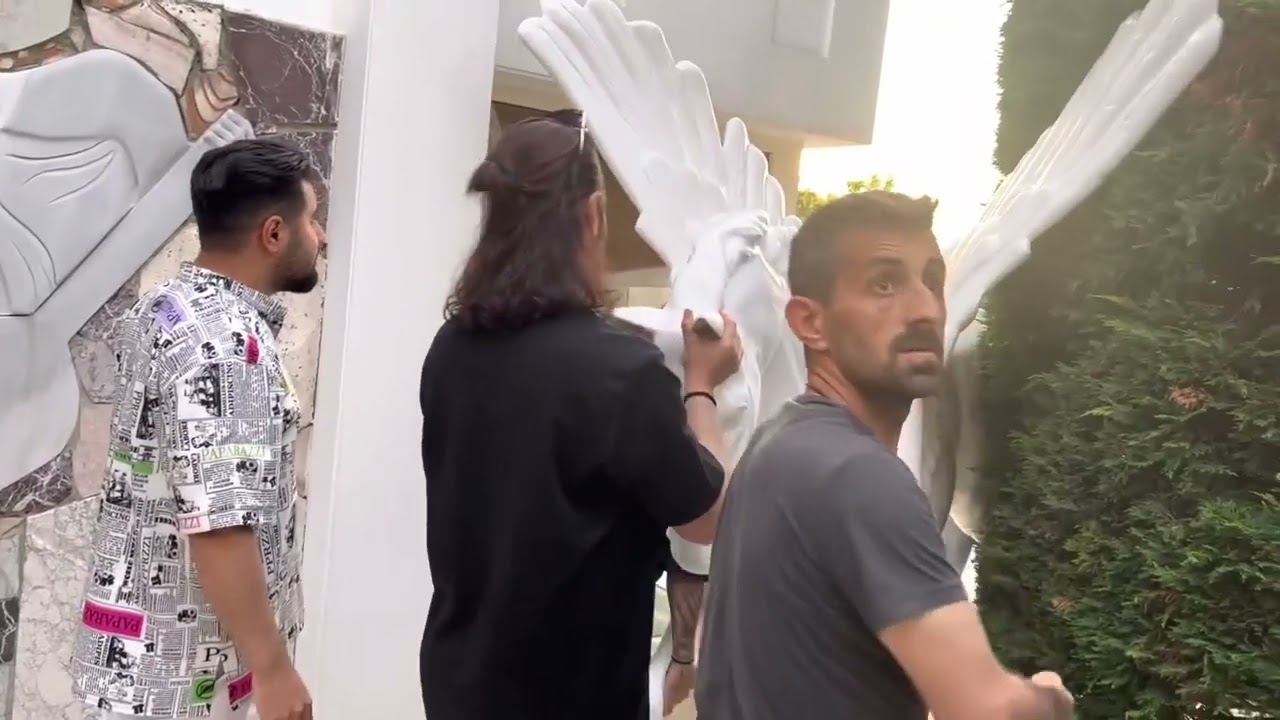 مجسمه‌ی اسب غول پیکر