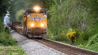 preview picture of video 'UP 8588 leads a baretable train @ Hubbard, Oregon 5-1-12'