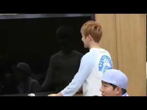 Baekhyun Switch light dance - Power FM Boom's Young Street Radio