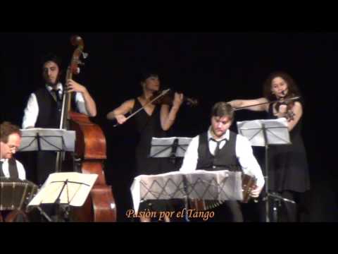 ORQUESTA PABLO VALLE SEXTETO Interpretando el Tango A LA GRAN MUÑECA en LA MILONGUITA