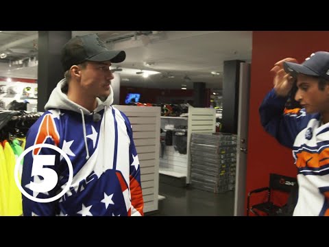 Samir provar extrema skidkläder