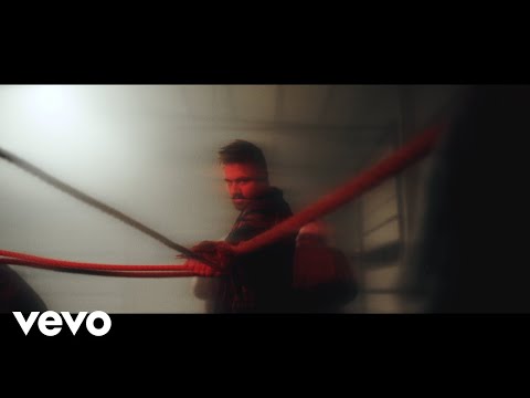 Poetika - Padám (Official Music Video)