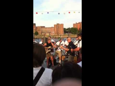 The Oran Mor Pipe Band with Erin Harkes